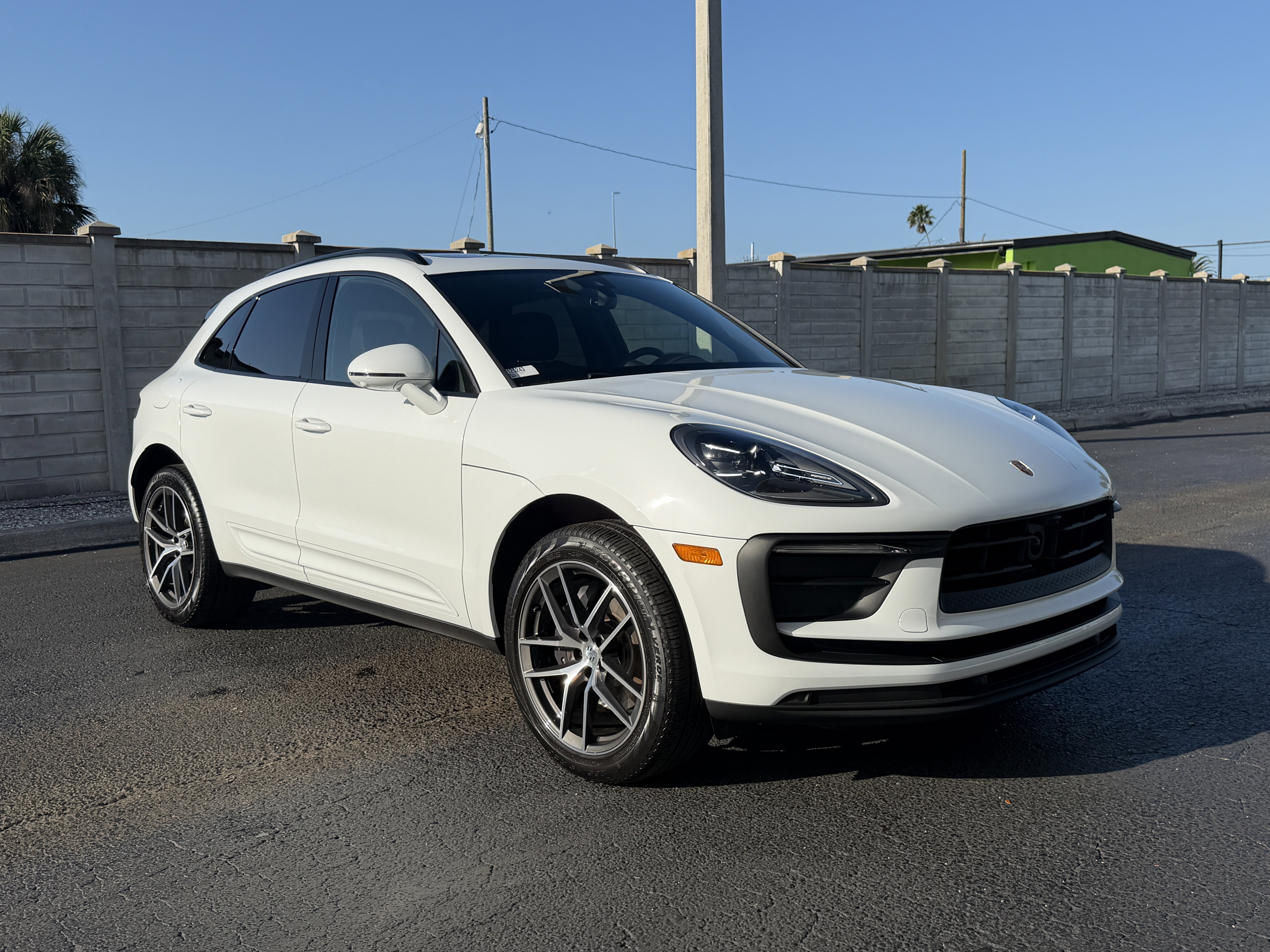 Used 2025 Porsche Macan image 8