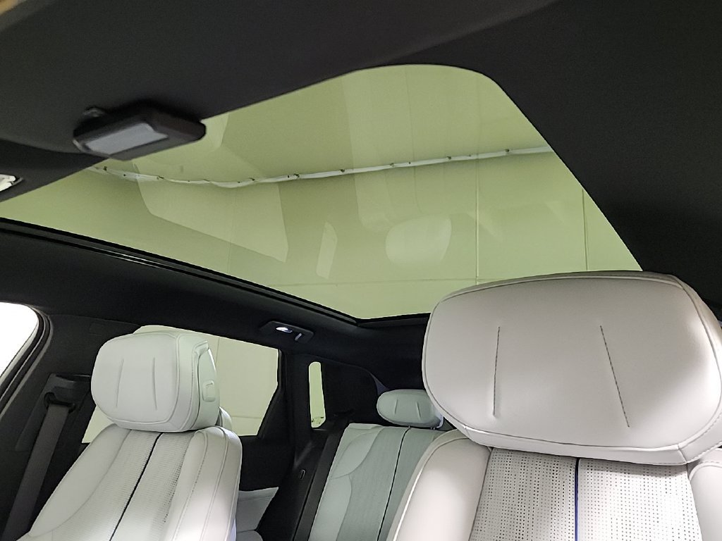 Used 2024 Cadillac Lyriq Luxury RWD image 11
