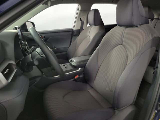 Used 2023 Toyota Highlander LE image 14
