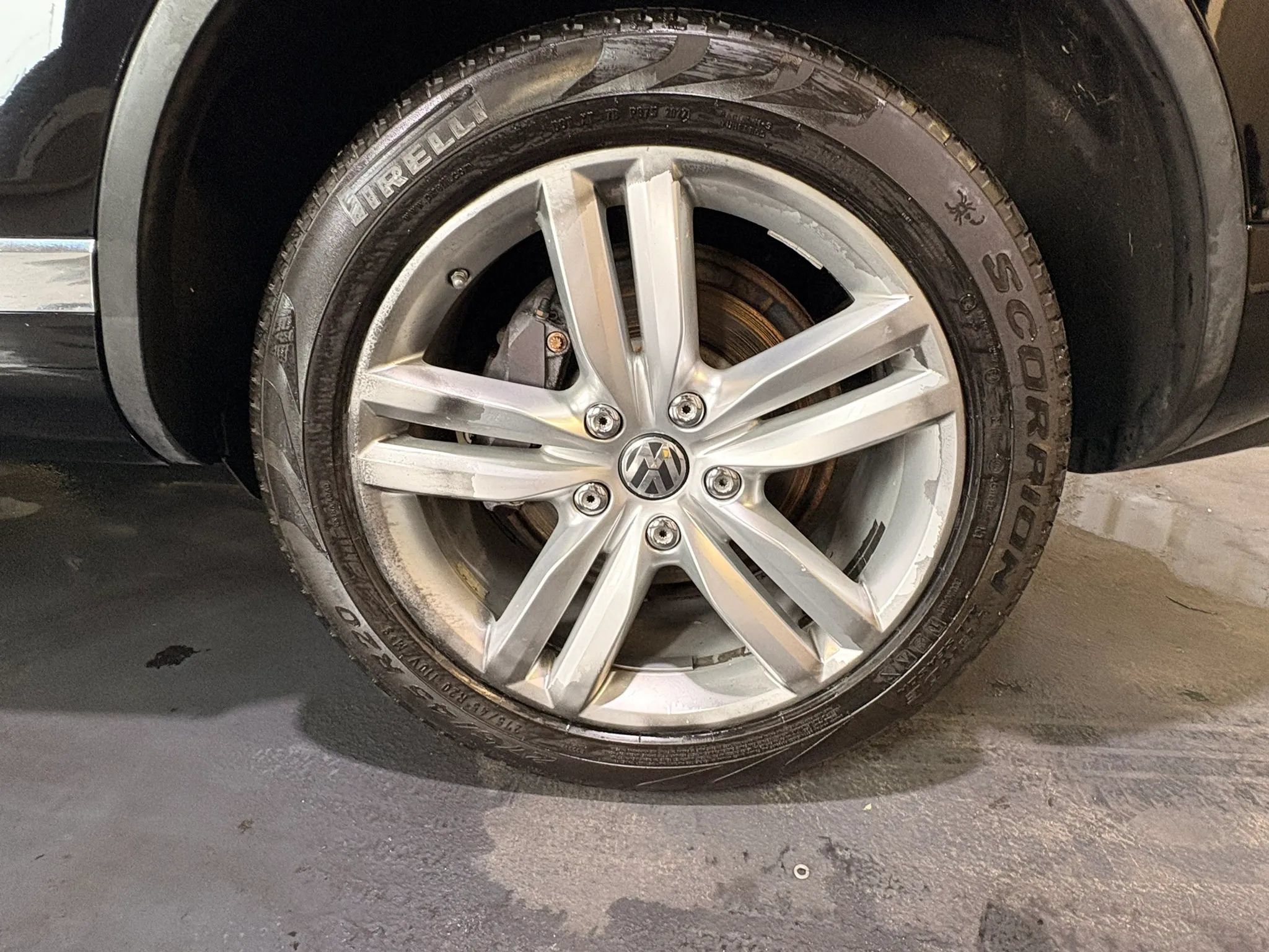 Used 2014 Volkswagen Touareg Executive AWD/4WD image 33
