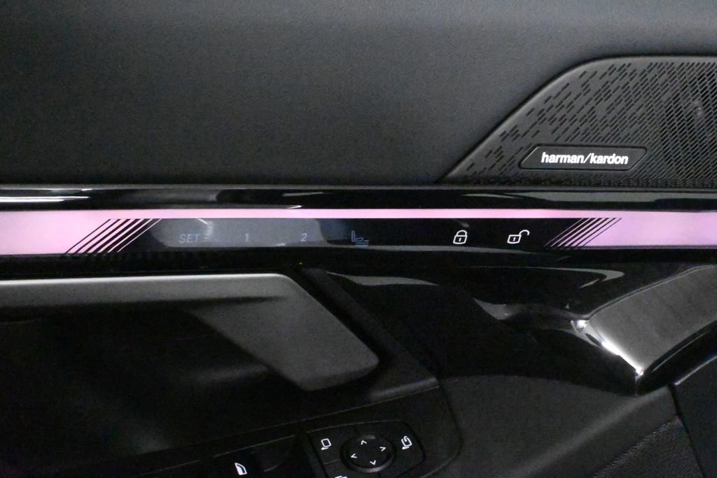 Used 2025 BMW i5 xDrive40 w/ Premium Package image 29