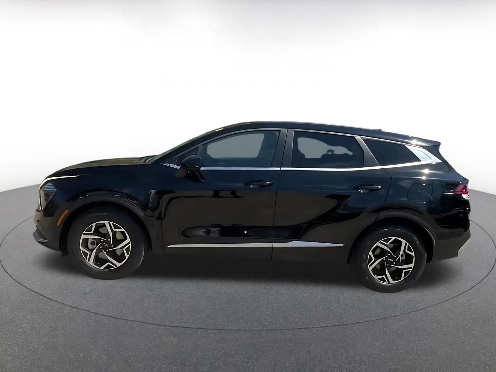 Used 2025 Kia Sportage LX FWD image 9