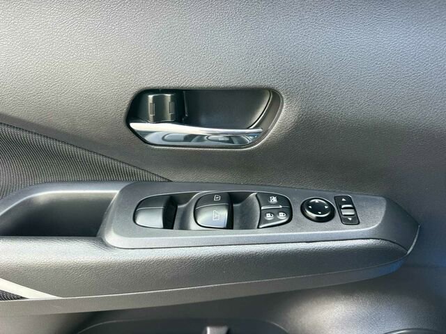 Used 2024 Nissan Kicks SV FWD image 11