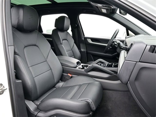 Used 2025 Porsche Cayenne image 18