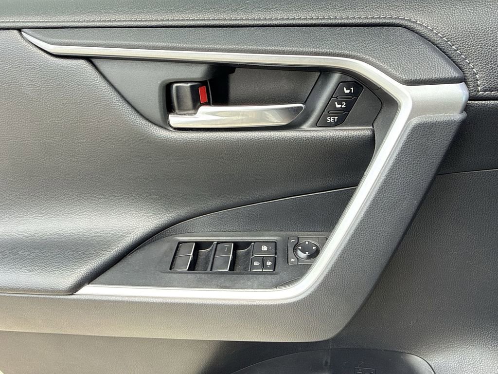 Used 2019 Toyota RAV4 Limited w/ Carpet Mat Package AWD/4WD image 29