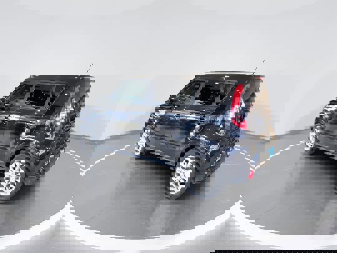 Used 2016 Kia Soul + image 6