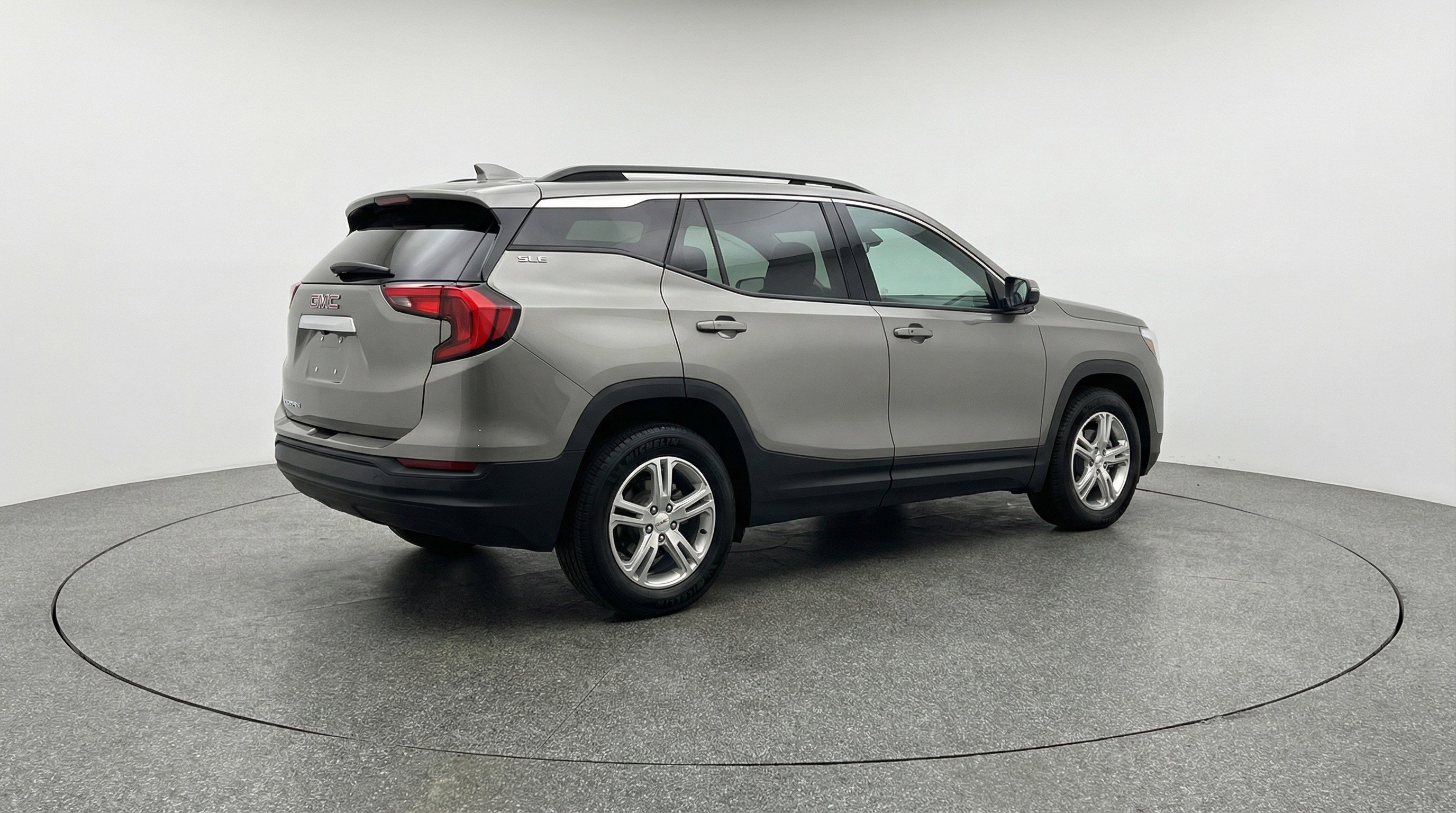 Used 2024 GMC Terrain SLE image 9