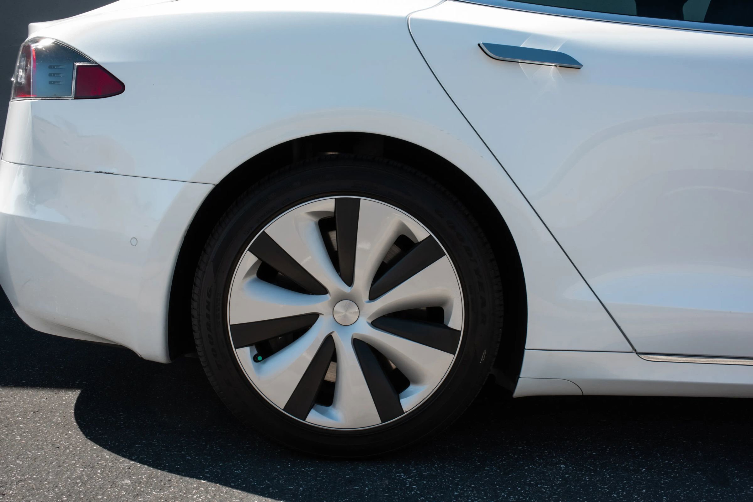 Used 2021 Tesla Model S Long Range Plus image 38