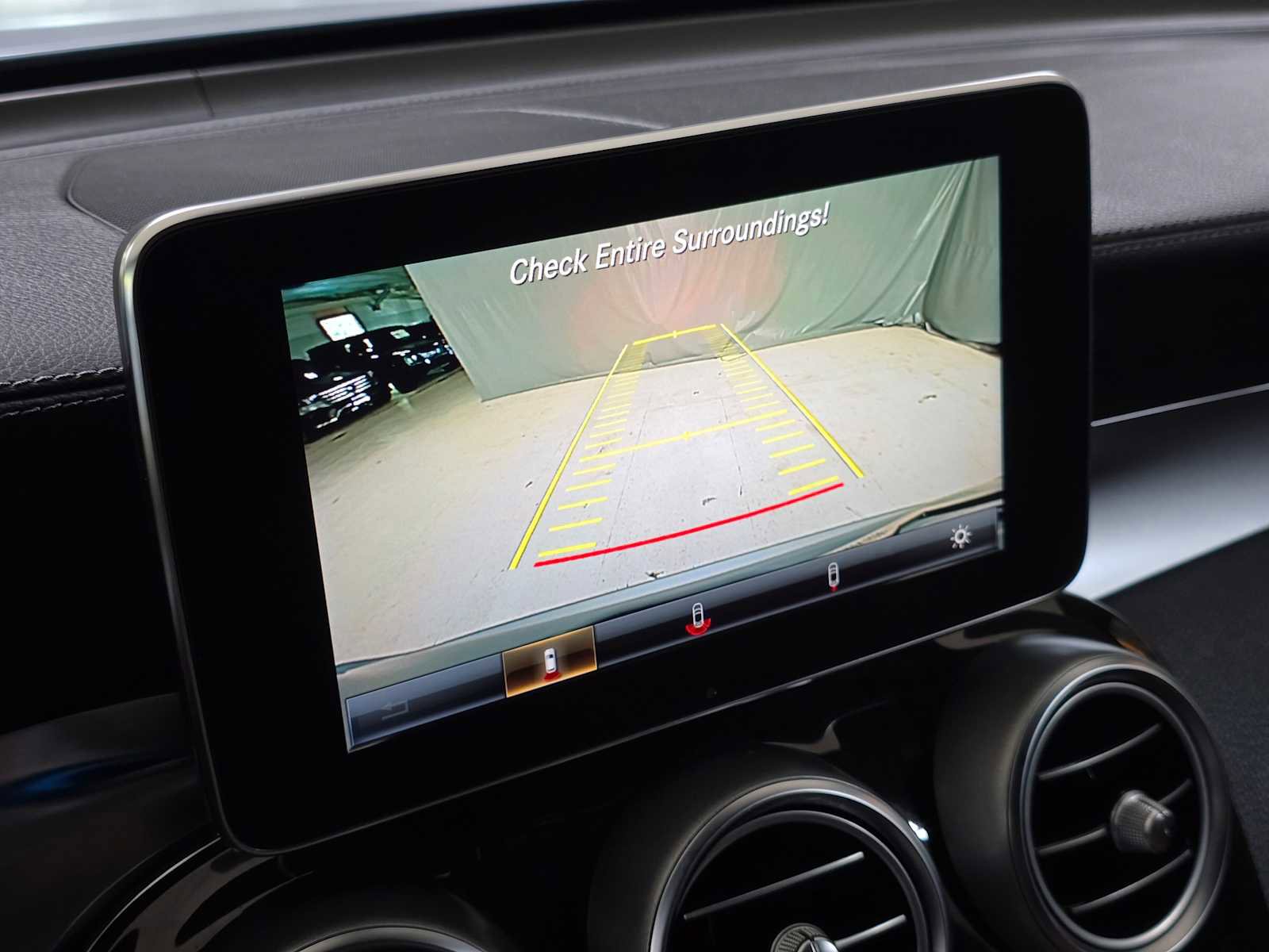 Used 2017 Mercedes-Benz GLC 300 4MATIC image 32