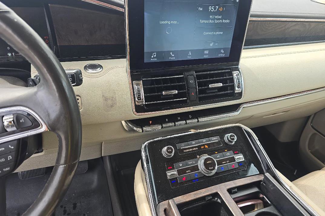 Used 2019 Lincoln Navigator L Reserve AWD/4WD image 3