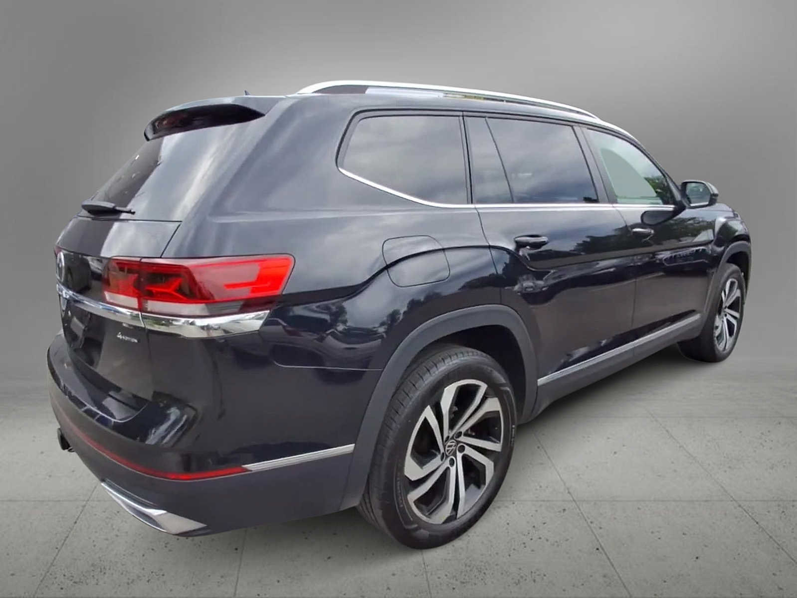 Used 2023 Volkswagen Atlas SEL AWD/4WD image 8