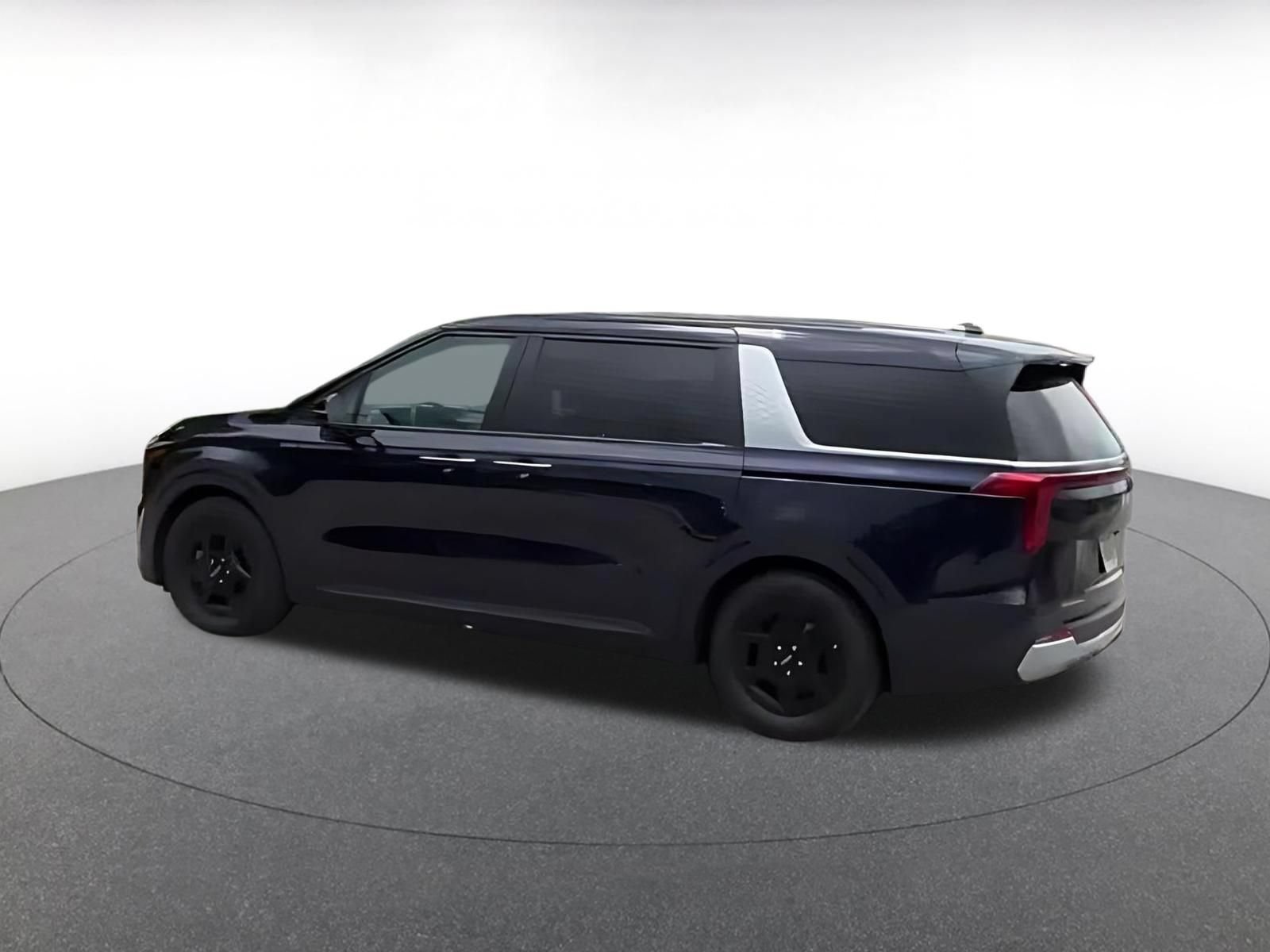 Used 2026 Kia Carnival FWD image 9