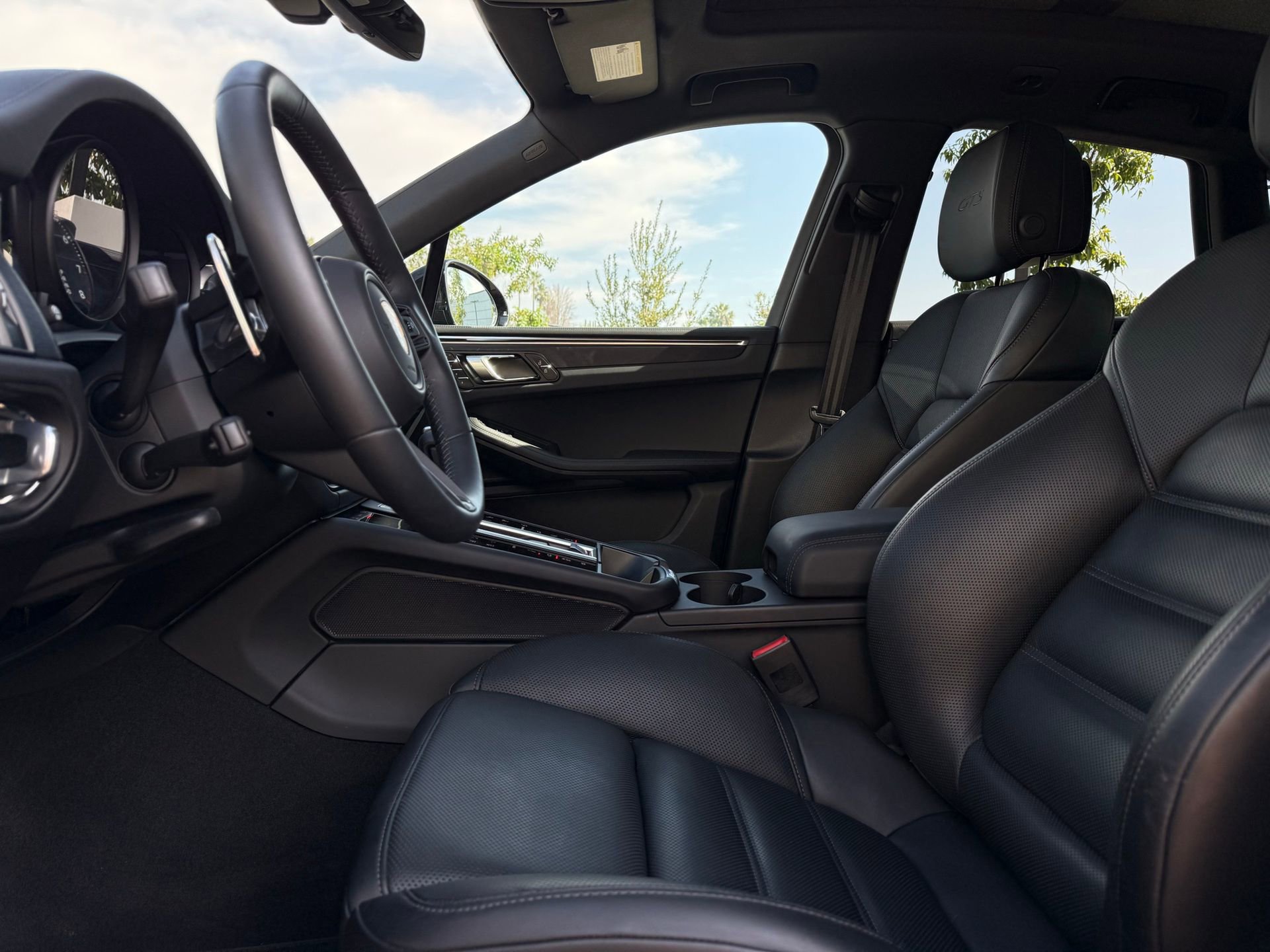 Certified 2025 Porsche Macan GTS image 13