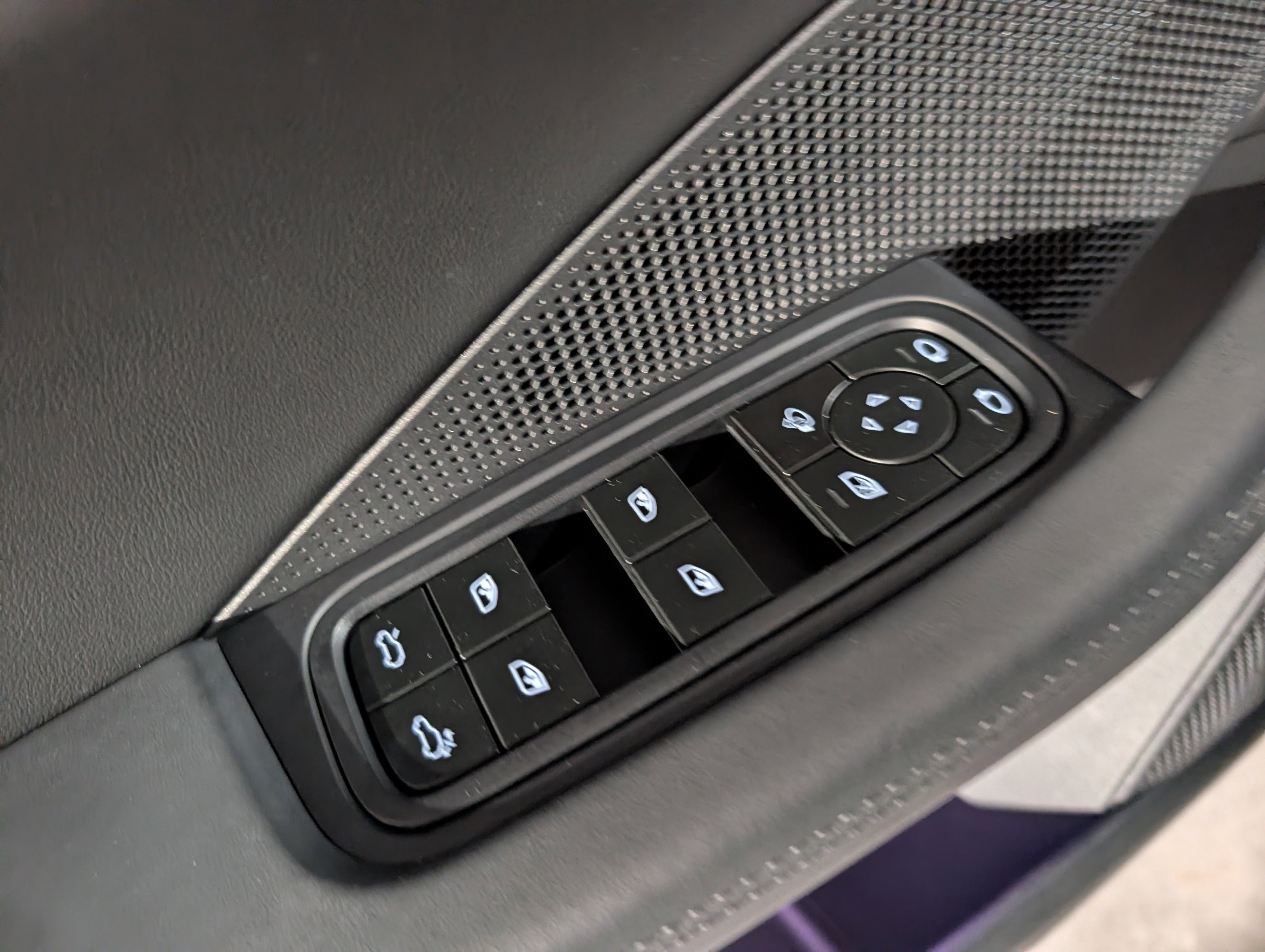 Used 2025 Porsche Macan 4 Electric image 20