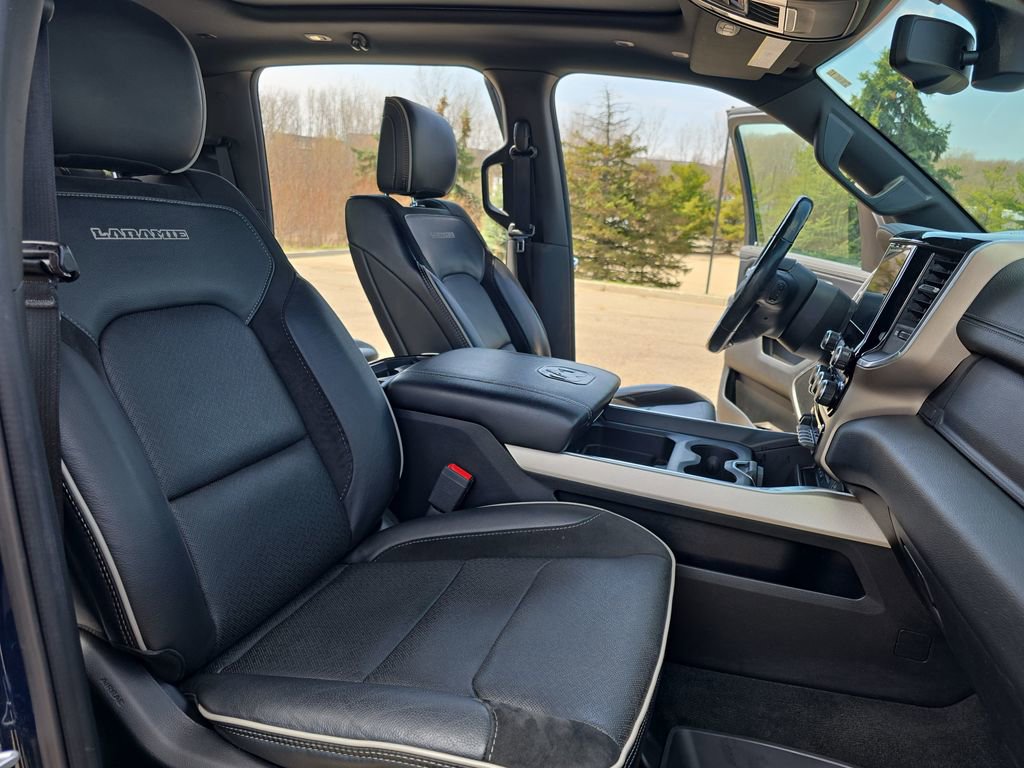 Used 2019 RAM 1500 Laramie w/ Sport Appearance Package image 10