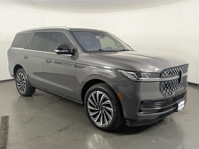 Used 2025 Lincoln Navigator Black Label image 2