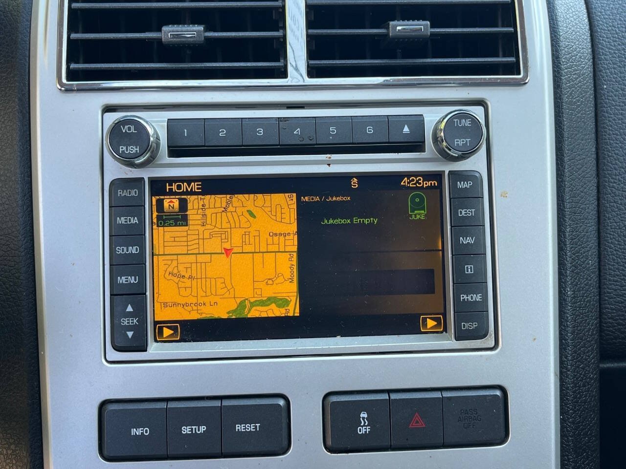 Used 2010 Lincoln MKX AWD image 13