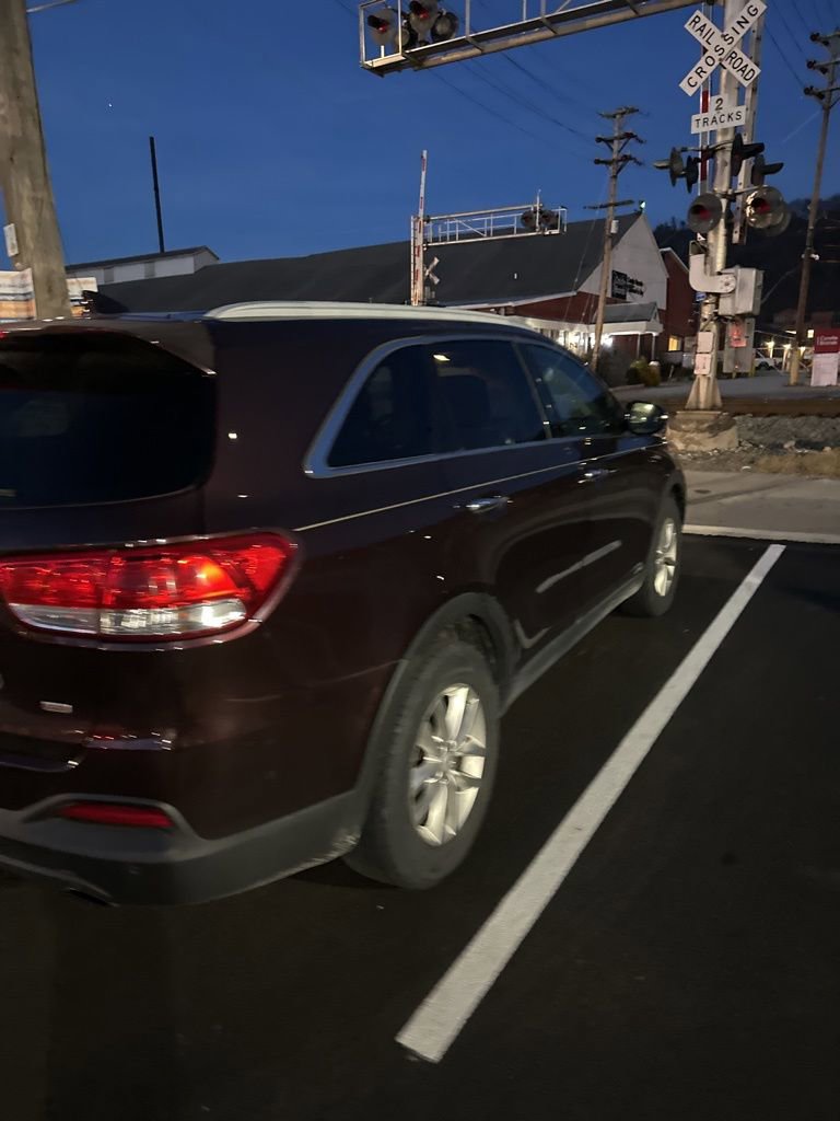 Used 2016 Kia Sorento LX w/ LX Convenience Package image 3