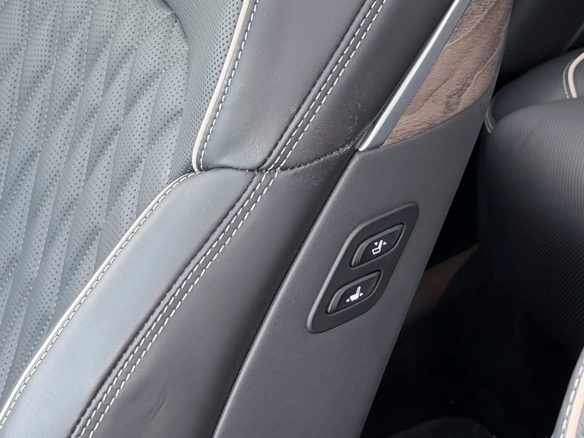 Used 2021 Genesis G90 5.0 Ultimate image 39