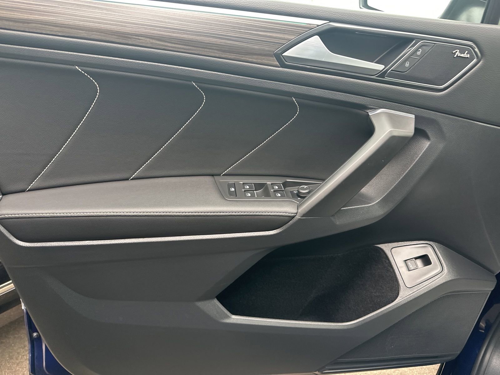 Certified 2022 Volkswagen Tiguan SEL R-Line image 10