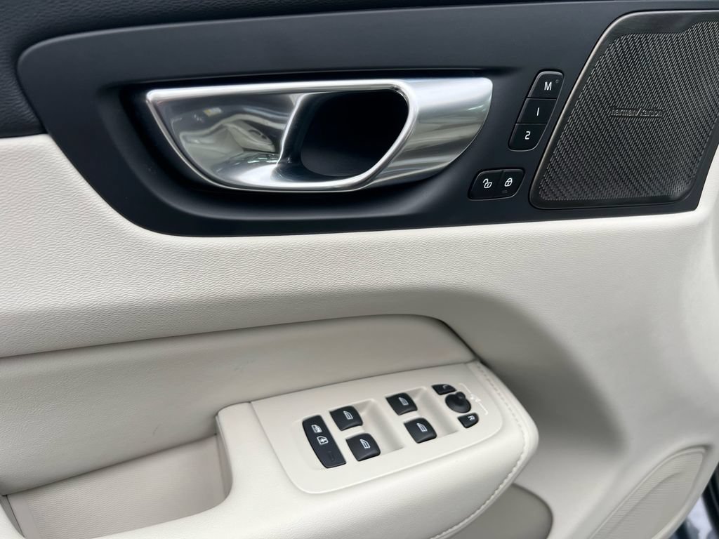 Certified 2023 Volvo XC60 B6 Ultimate w/ Climate Package AWD/4WD image 10
