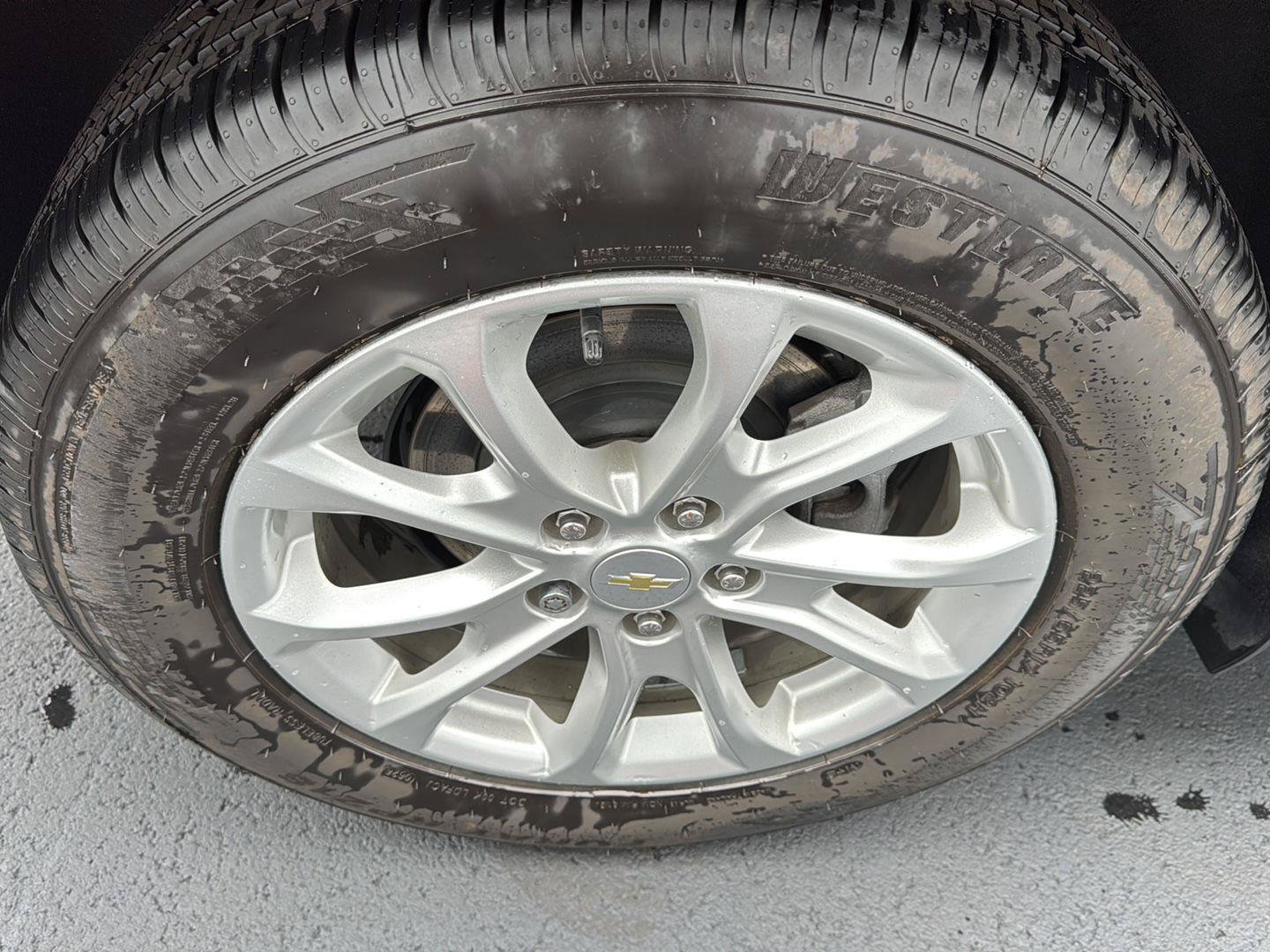 Used 2021 Chevrolet Equinox LT FWD image 11