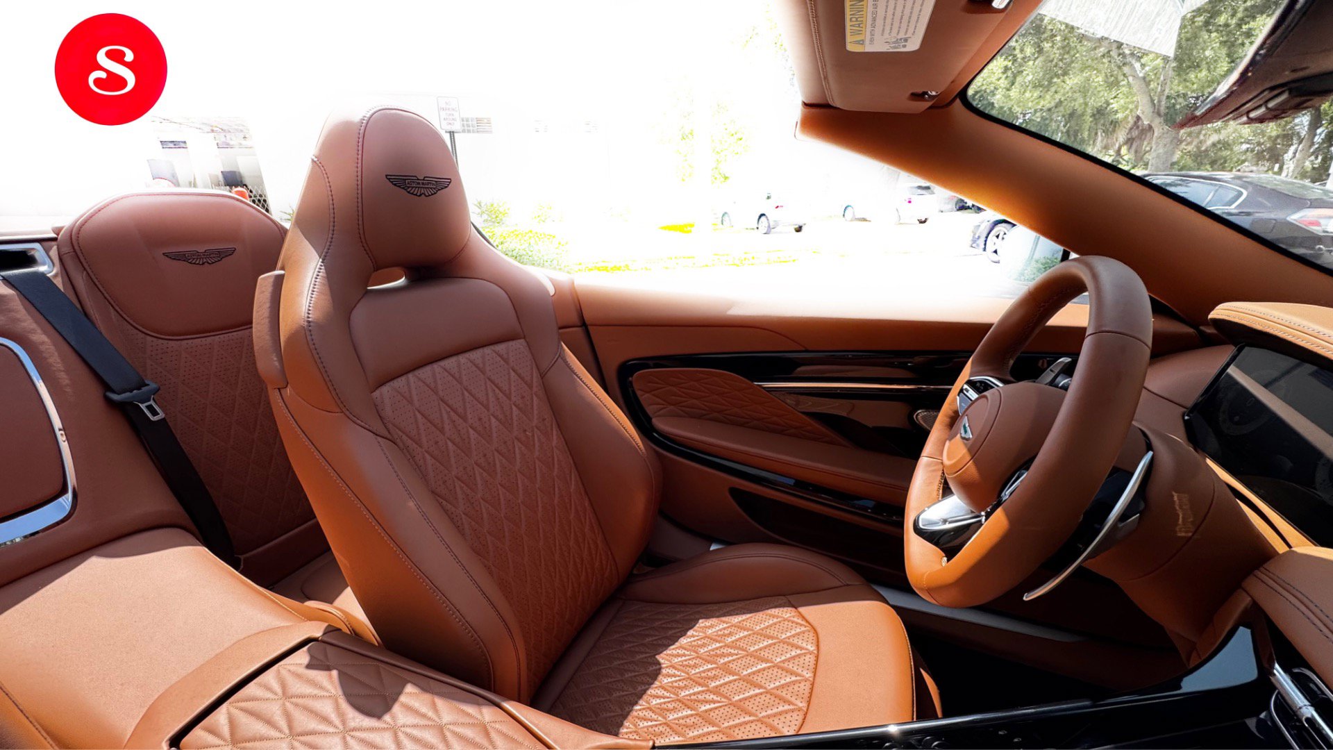 Used 2025 Aston Martin DB12 Convertible RWD image 11