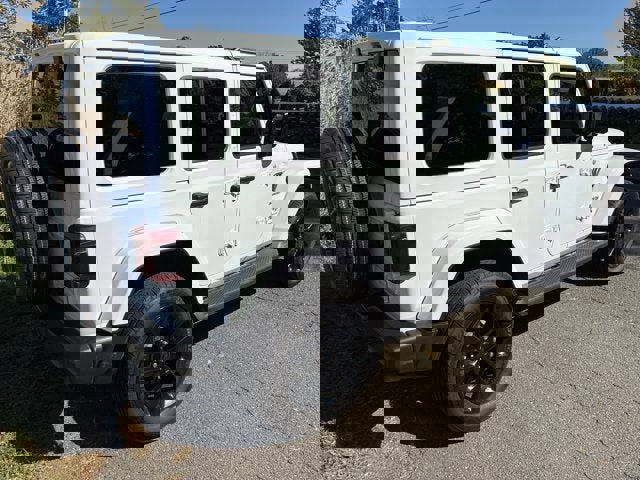 Used 2024 Jeep Wrangler Unlimited Sahara image 13