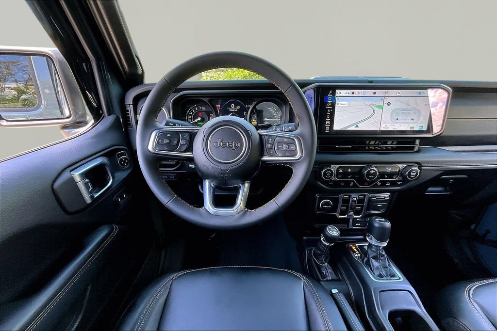 Used 2024 Jeep Wrangler Unlimited Sahara w/ Technology Group AWD/4WD image 8