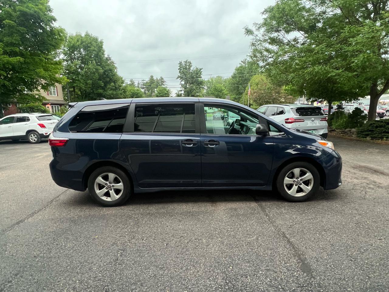 Used 2020 Toyota Sienna L FWD image 6