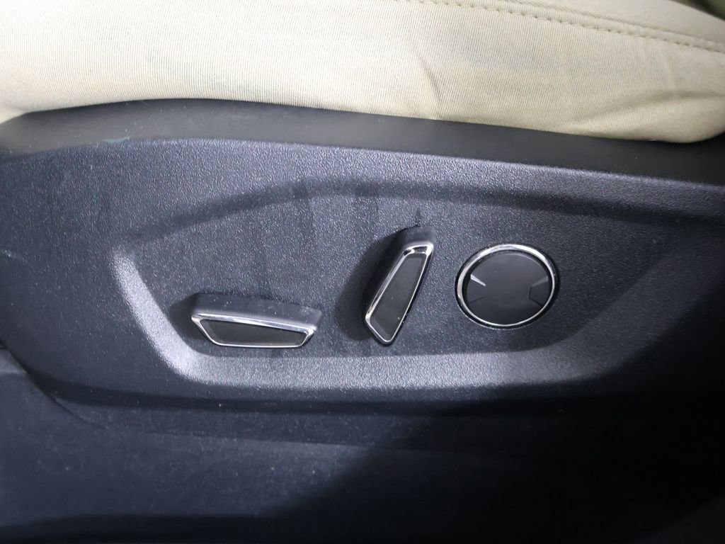 Used 2018 Ford Edge SEL image 25