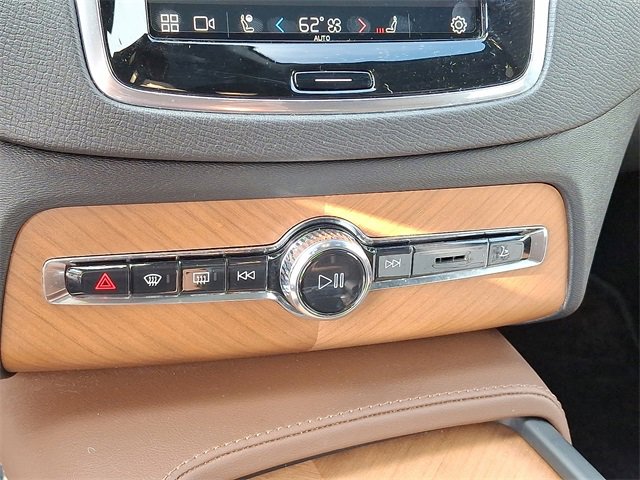 Used 2025 Volvo XC90 B5 Plus w/ Protection Package Premier image 11