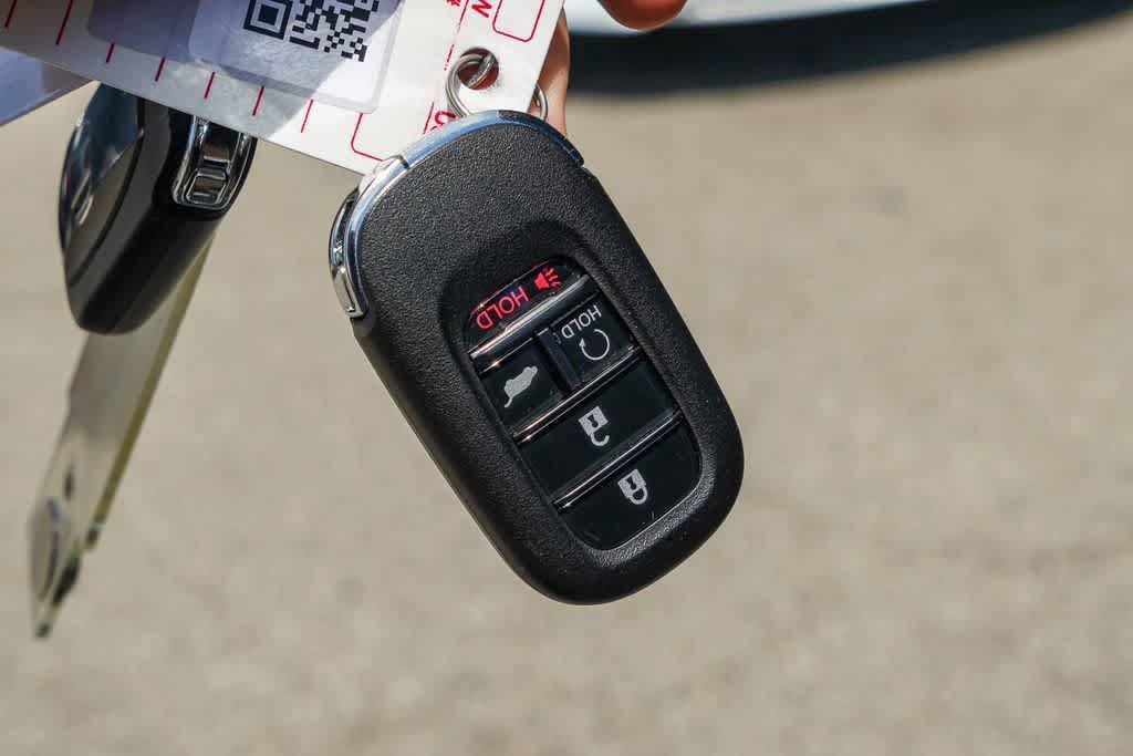 Used 2025 Honda Pilot Sport image 28