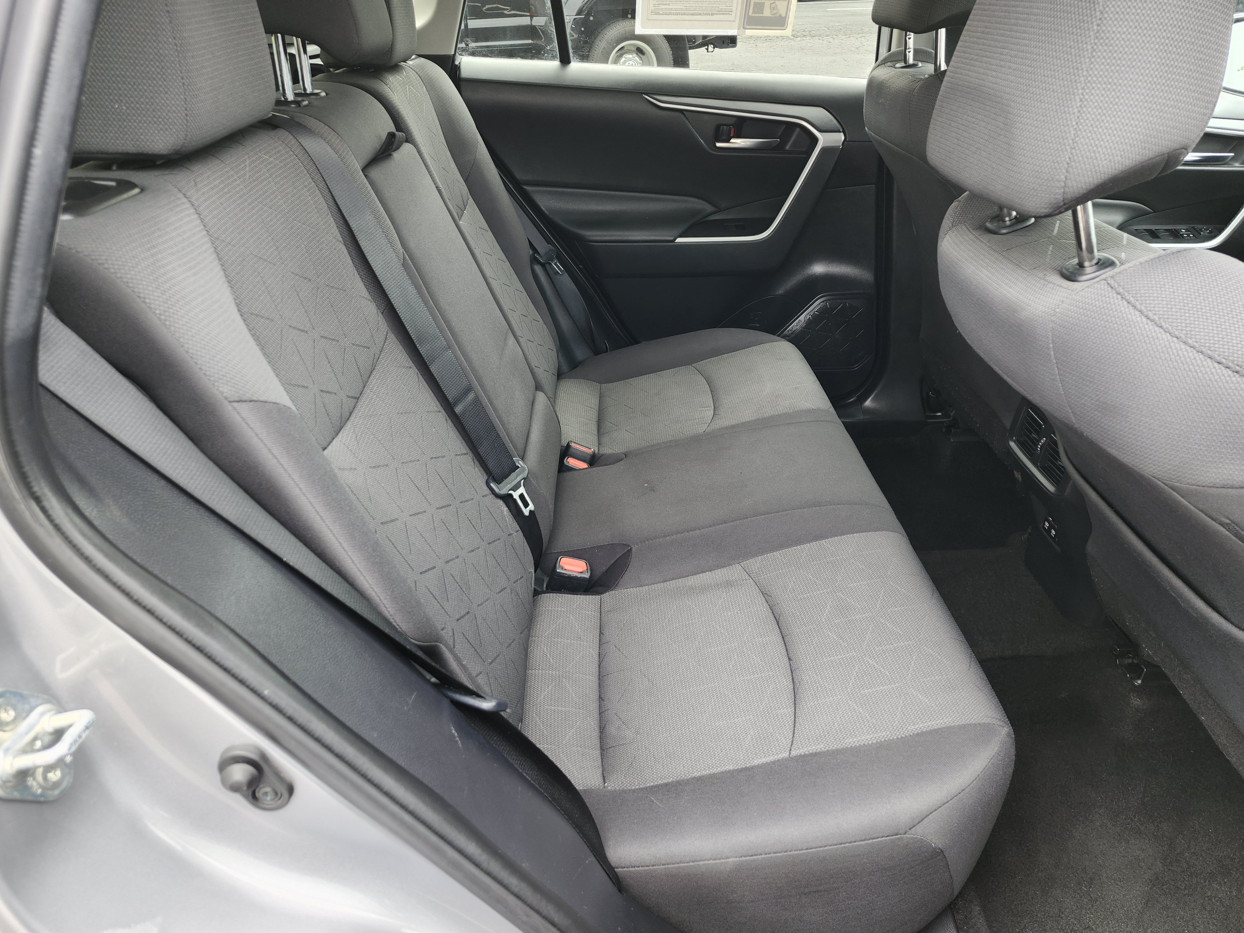 Used 2021 Toyota RAV4 XLE AWD/4WD image 18