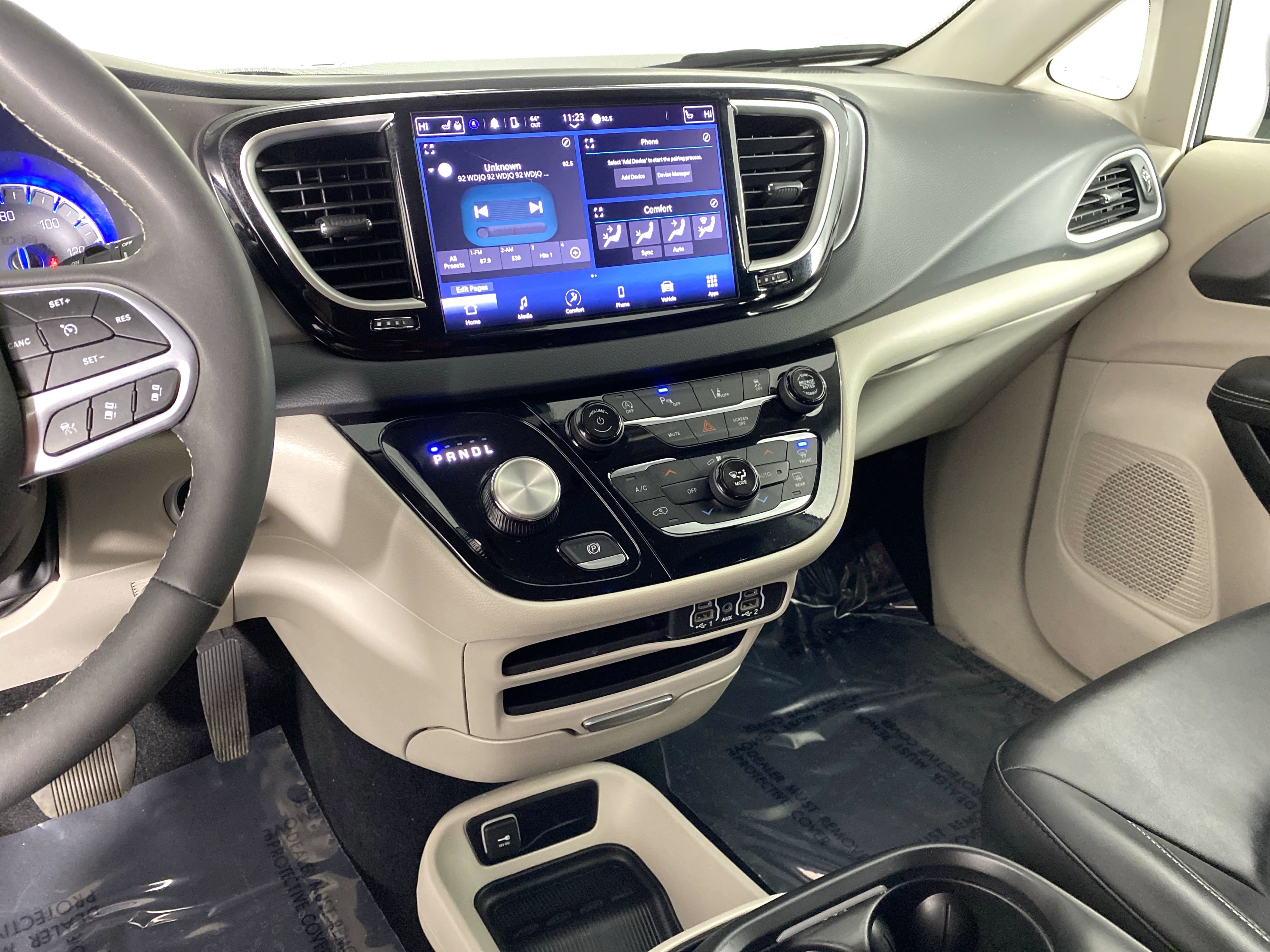 Used 2024 Chrysler Pacifica Touring-L image 27