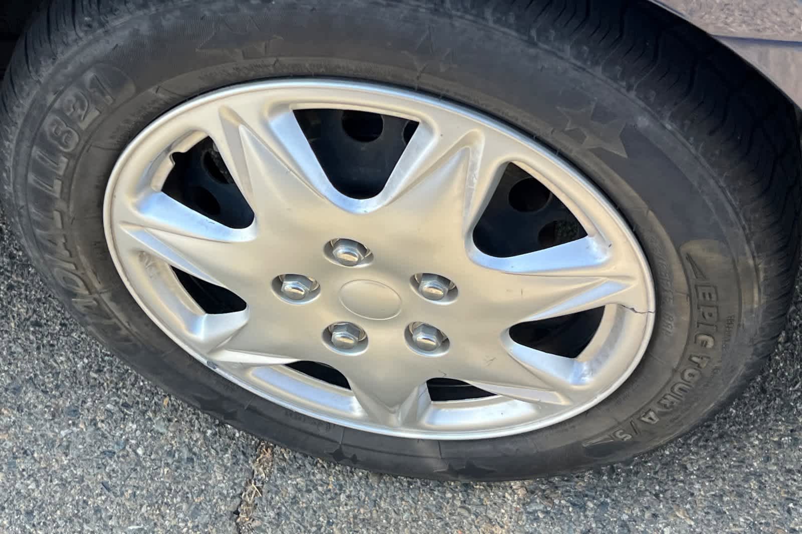 Used 2018 Nissan Versa SV FWD image 22