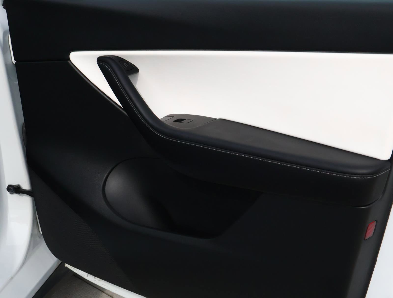 Used 2022 Tesla Model Y Performance image 14
