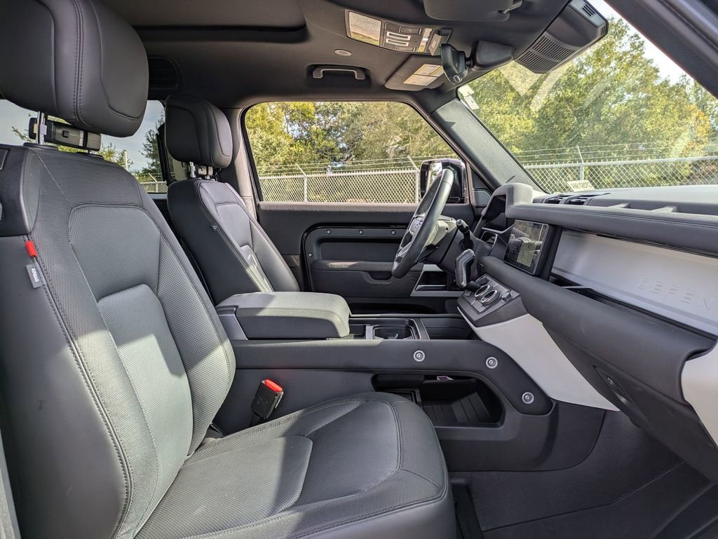 Used 2023 Land Rover Defender 90 X-Dynamic SE image 33