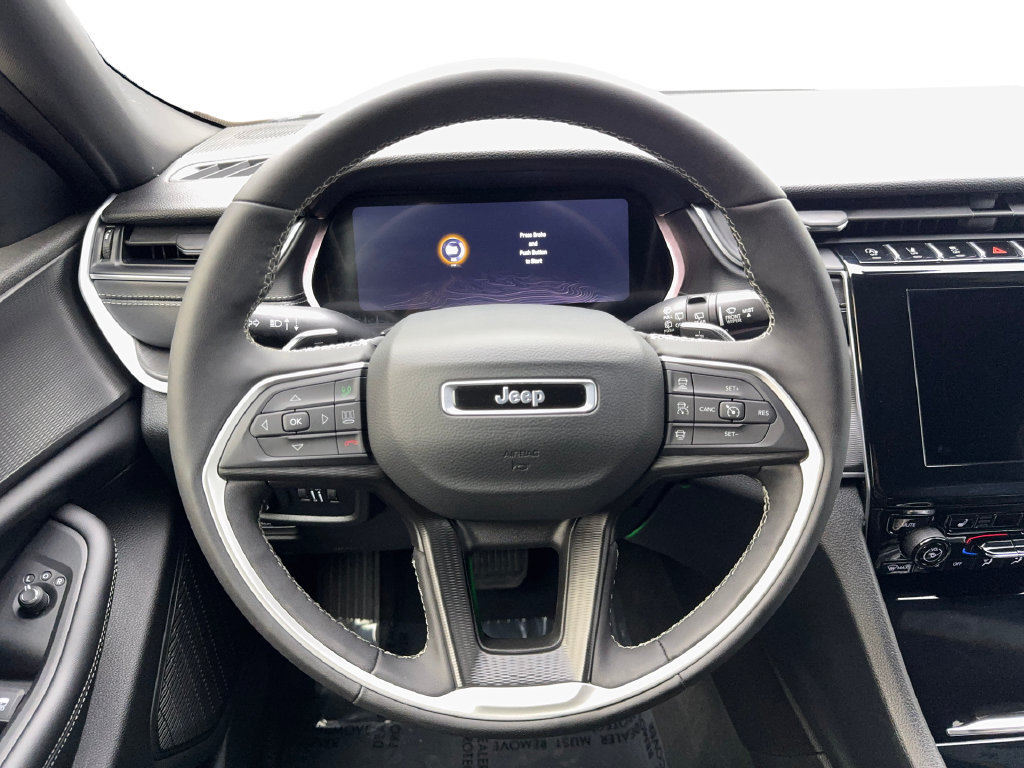 Used 2025 Jeep Grand Cherokee Altitude RWD image 57