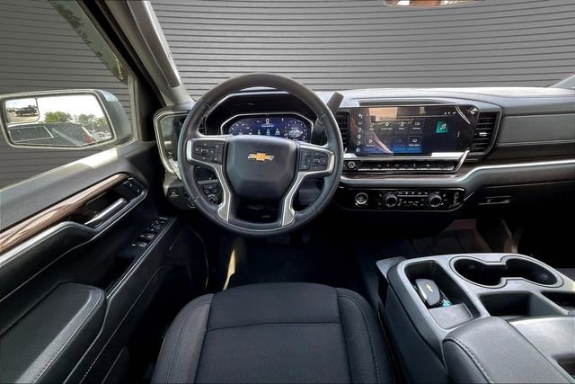Used 2024 Chevrolet Silverado 1500 LT AWD/4WD image 9