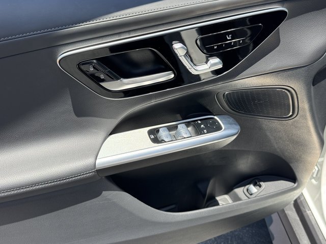 Used 2025 Mercedes-Benz GLC 300 4MATIC image 19