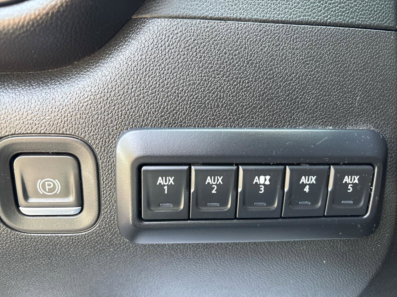 Used 2024 GMC Sierra 3500 Pro w/ Convenience Package image 19