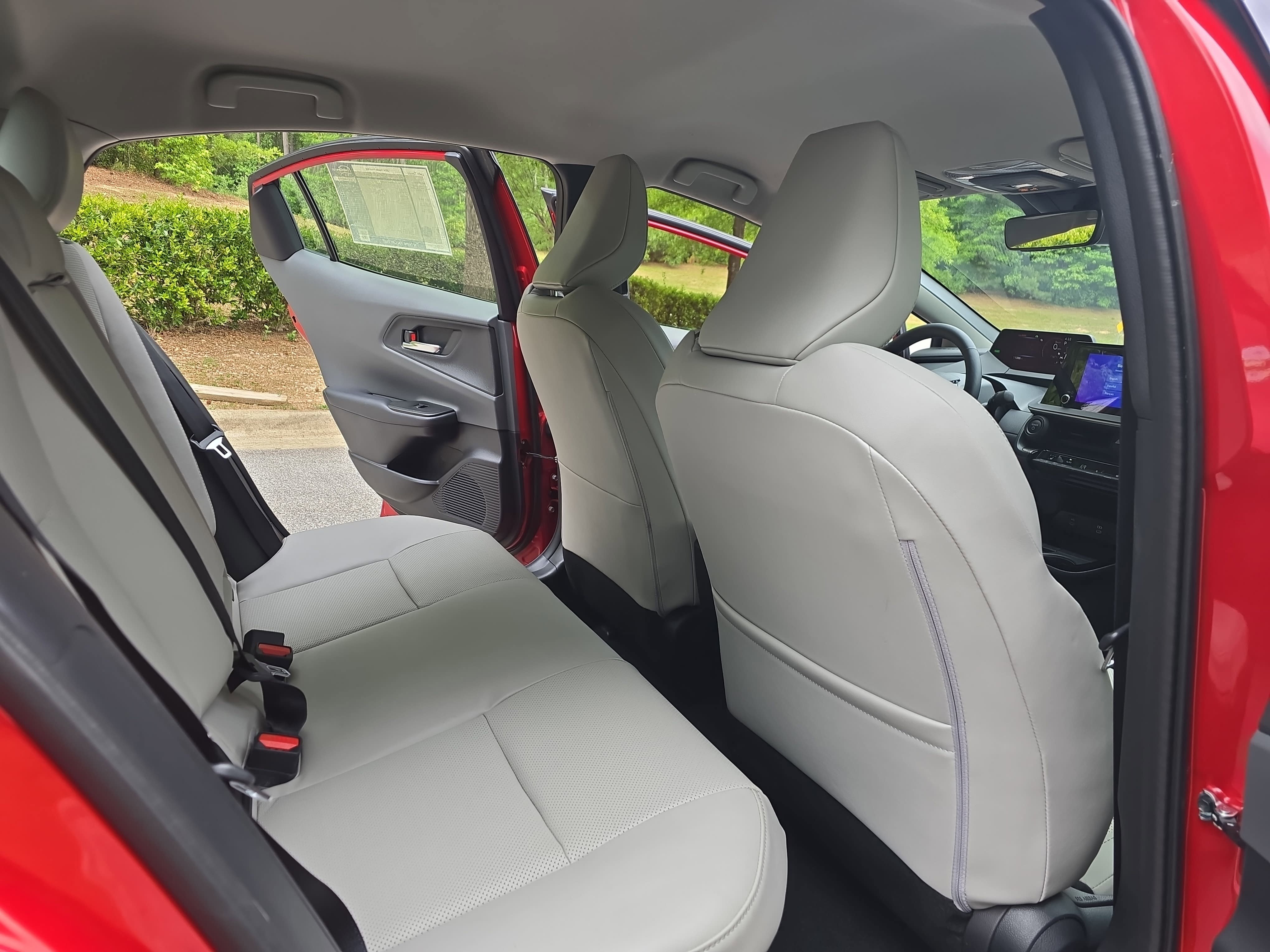 Used 2024 Toyota Prius XLE FWD image 11
