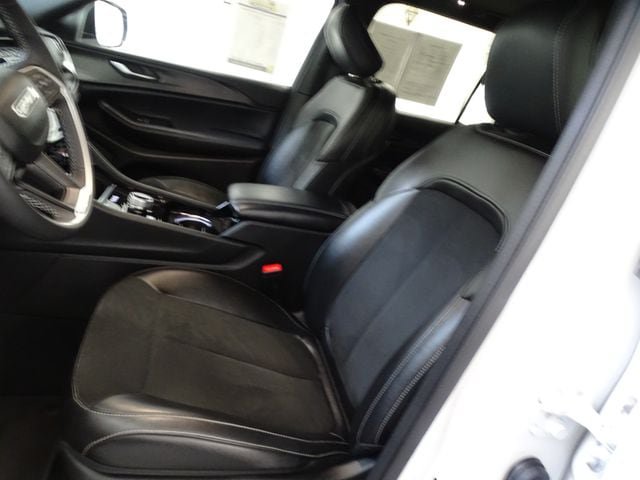 Certified 2023 Jeep Grand Cherokee Altitude AWD/4WD image 2