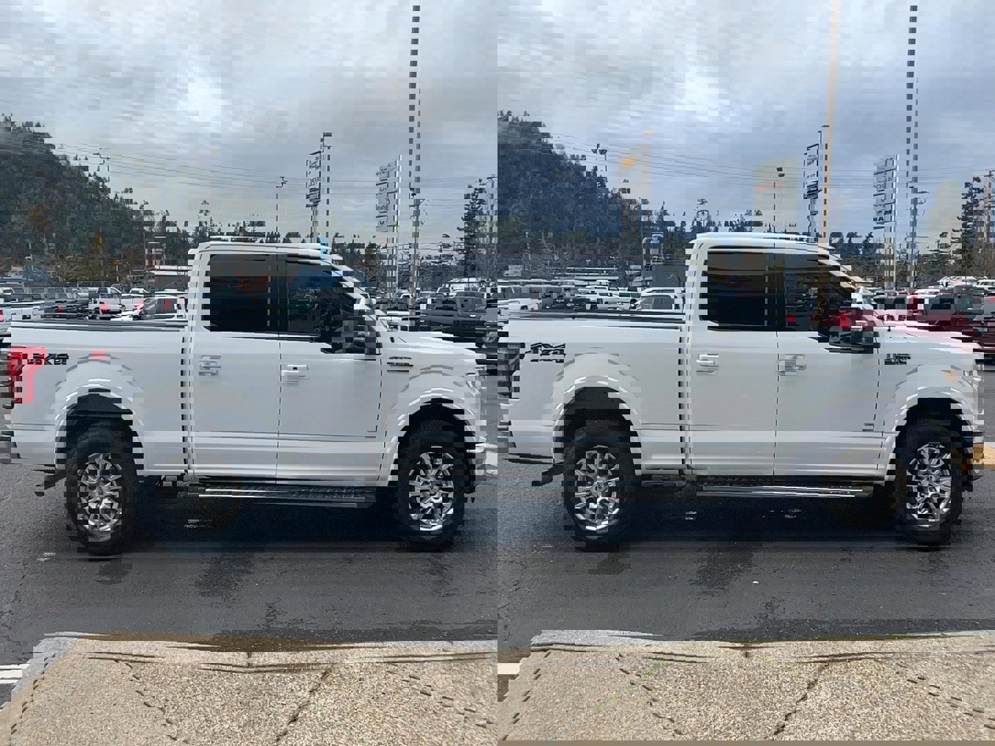 Used 2016 Ford F150 Lariat w/ Equipment Group 501A Mid image 4