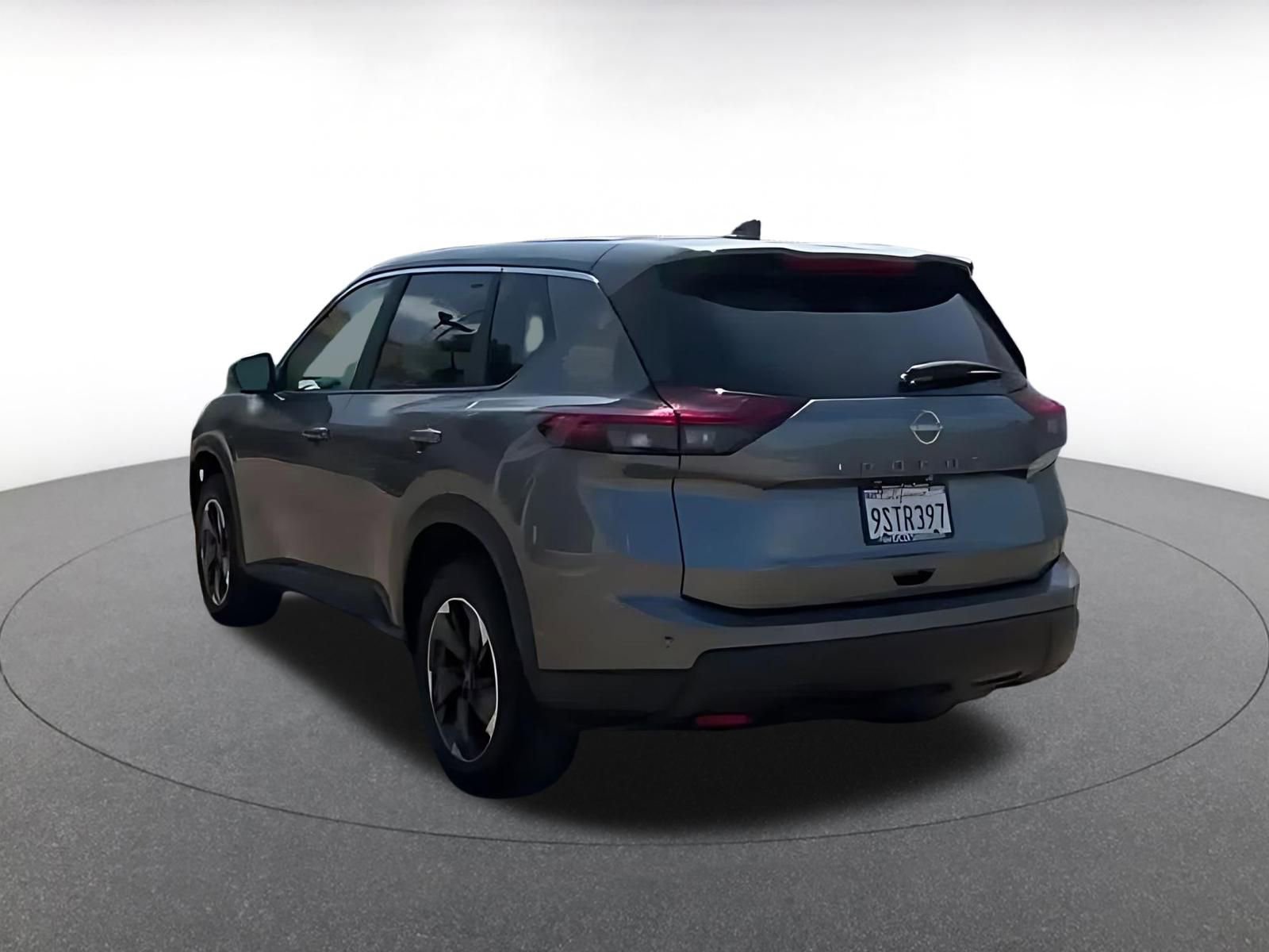Used 2025 Nissan Rogue SV FWD image 11