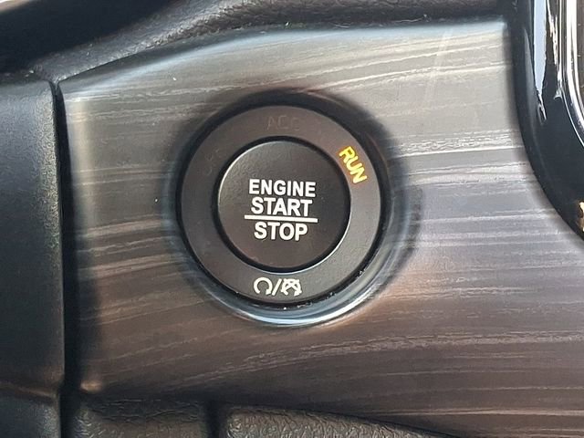 Used 2020 Jeep Grand Cherokee Altitude image 23