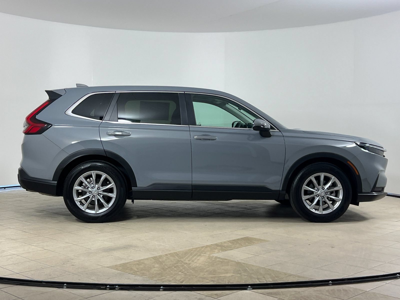 Used 2025 Honda CR-V EX image 7