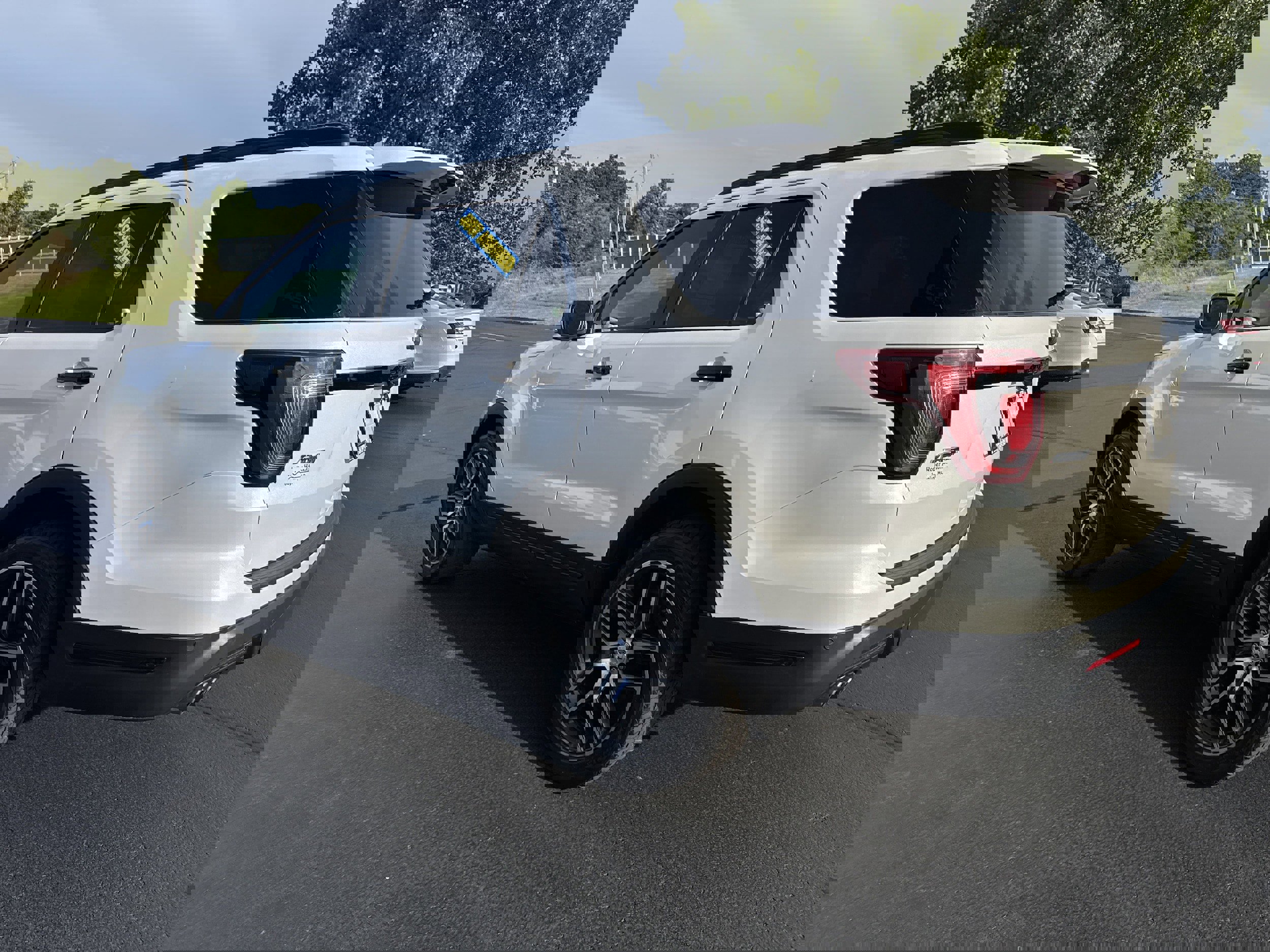 Used 2019 Ford Explorer Sport image 3