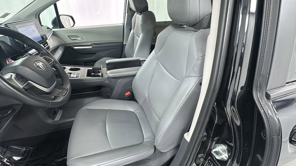 Used 2024 Toyota Sienna XLE image 10